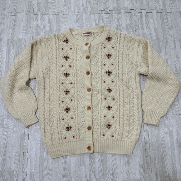 Woodward’s Vintage Oversized Wooden Button Cardigan - Picture 3 of 11